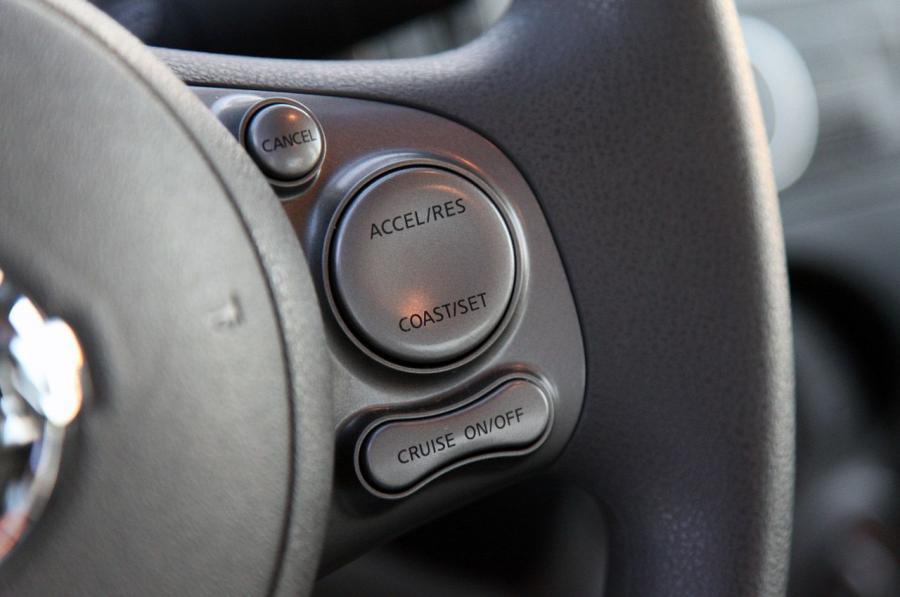  Nissan Versa 2012 года  (фото 22 из 111)